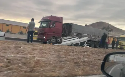 Karapınar'da Çekici ile Otomobil Çarpıştı: 1 Yaralı