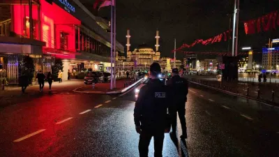 İSTANBUL GENELİNDE ASAYİŞ UYGULAMASI: TAKSİM'DE YOĞUN DENETİM