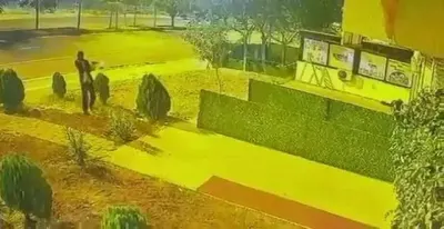 Diyarbakır'da İş Yerine Silahlı Saldırı Anı Kamerada