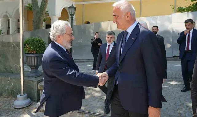 Bakan Ersoy, İslam Kültür, Sanat ve Tarih Araştırma Merkezi'nin çalışmalarını inceledi