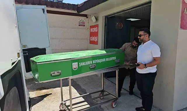 Boş arazide battaniyeye sarılı erkek cesedi bulundu