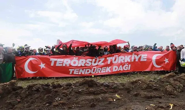 Enduro şampiyonasının finali Tendürek'te "Terörsüz Türkiye" pankartıyla başladı