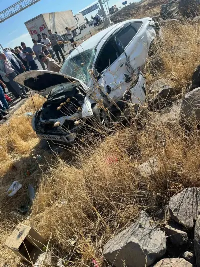 Diyarbakır'da Tır ve Otomobil Çarpıştı: 7 Kişi Yaralandı