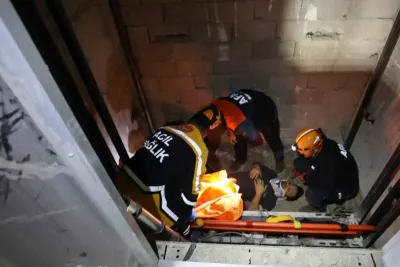 Nevşehir'de inşaatta asansör boşluğuna düşen 2 işçi yaralandı
