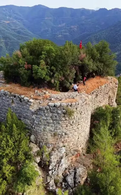 Kahramanmaraş'ın Tarihi Hisar Kalesi Sarp Coğrafyasıyla Ayakta Kalıyor