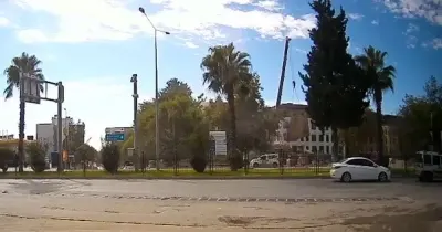 Adıyaman'da İnşaat Sahasında Korkutan Kaza: Vinçten Beton Blok Düştü