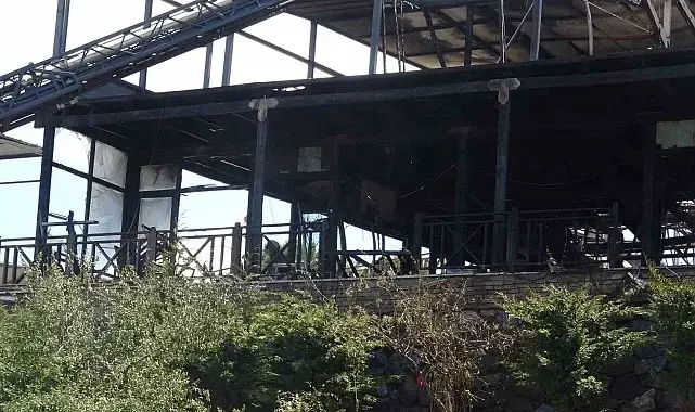 Maltepe'de korkutan yangın: Restoran kullanılamaz hale geldi