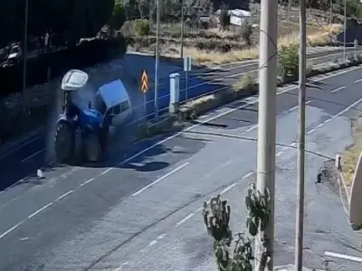 Uşak'ta Otomobil ile Traktör Çarpıştı: 1 Yaralı