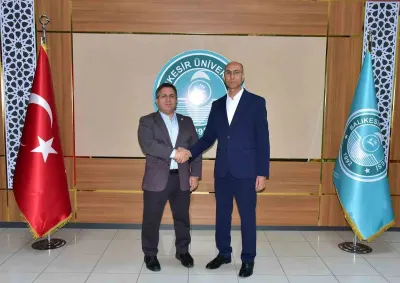 Balıkesir Üniversitesinden Eğitime Destek Veren Hayırsevere Plaket