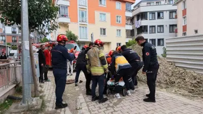 Avcılar'da Yaşlı Kadın Açılan Rögar Kapağından 4 Metrelik Çukura Düştü