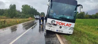 Tokat'ta Yolcu Otobüsü Kamyonete Çarptı: 1'i Ağır 2 Yaralı