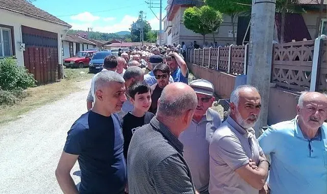 Bu kuyruğun nedeni imece usulü hazırlanan aşure