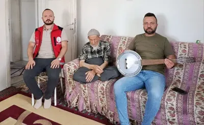 Adıyaman'da Yaşlı Çınara Evinde Müzikli Vefa Ziyareti