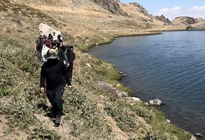 Hakkari'de Doğaseverlerden 3 Bin 500 Rakımlı Sat Gölleri'ne Yürüyüş