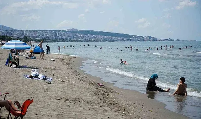 Samsun'da dalga ve rüzgar alarmı: 'Denize girmeyin' çağrısı