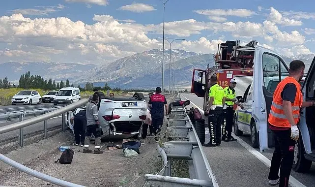 Erzincan'da ters dönen otomobilin sürücüsü kazayı yara almadan atlattı