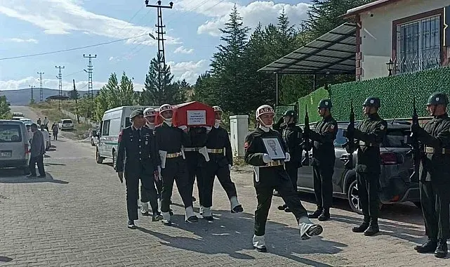 Kalp krizi sonucu hayatını kaybeden emekli asker, son yolculuğuna uğurlandı