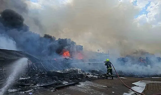 Kayseri'deki hurda yangını 2 saatte söndürüldü