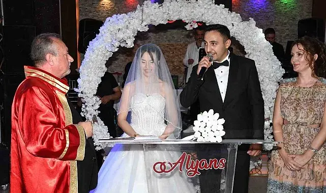 Manisa'da düğüne damga vuran nikah mizanseni