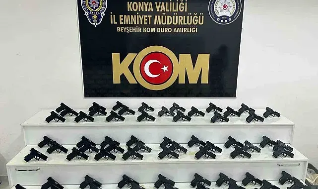 Durdurulan araçta 70 adet kaçak tabanca bulundu
