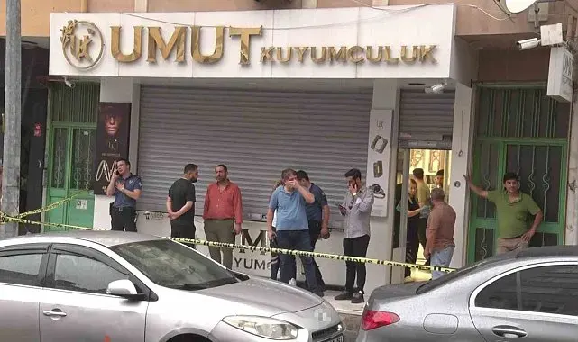 Maltepe'de silahlı kuyumcu soygunu: Şüpheliler altınlarla kaçtı