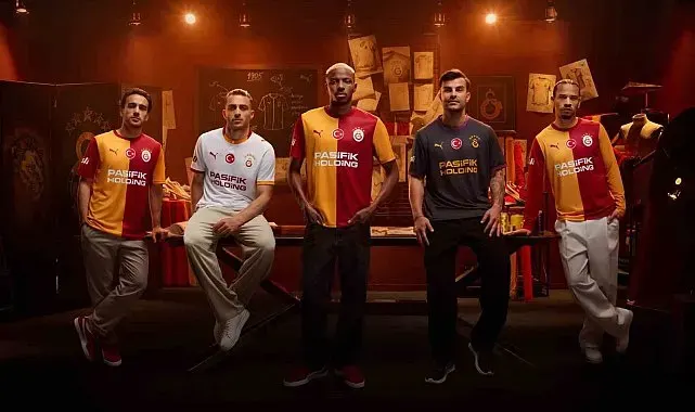 Galatasaray yeni sezon formalarını tanıttı