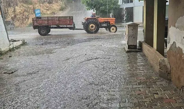 Yaz ortasında sağanak sürprizi: Tekirdağ'da yollar göle döndü