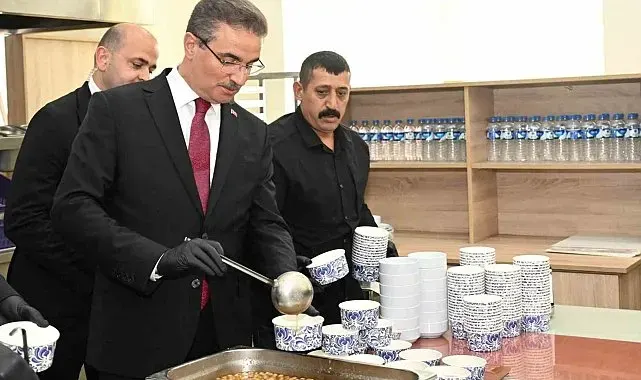Valisi Aydın Baruş'tan emniyet personeline aşure ikramı