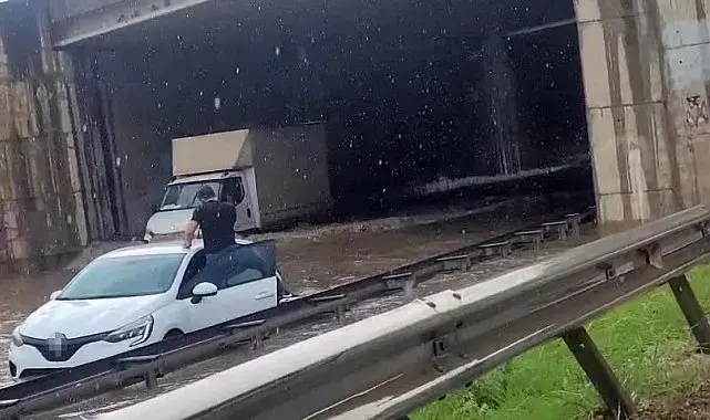 Yollar göle döndü, yağmur suları şelale gibi aktı