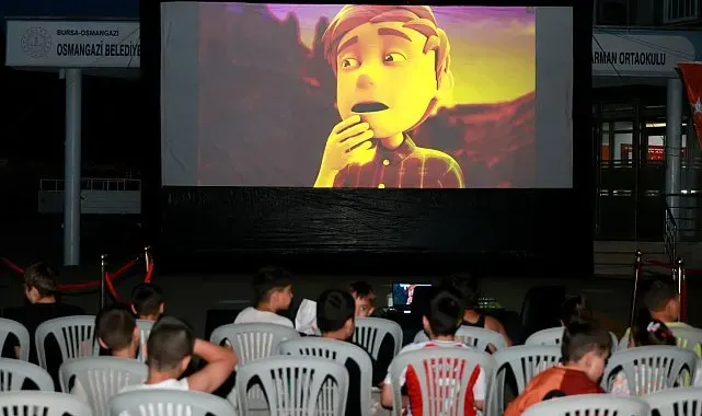 Osmangazi Belediyesi çocuklara yazlık sinema keyfi yaşatıyor