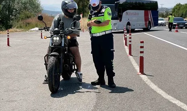 Bilecik'te motosiklet sürücülerine güvenli sürüş eğitimi
