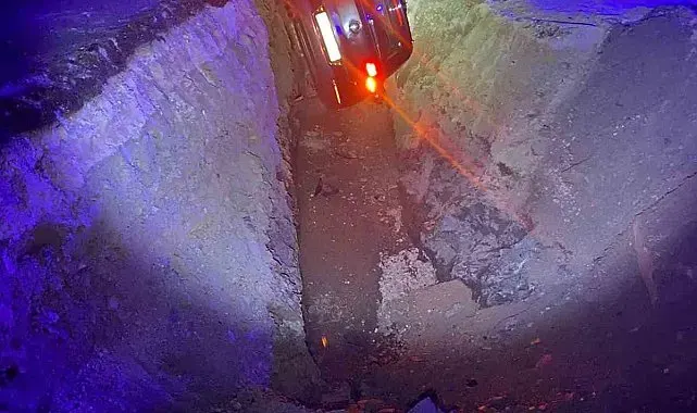 Isparta'da çukura devrilen otomobilin sürücüsü yaralandı