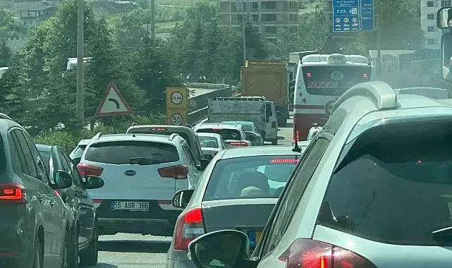 Şehir Hastanesi kavşak çalışması trafiği kilitledi: Kilometrelerce araç kuyruğu