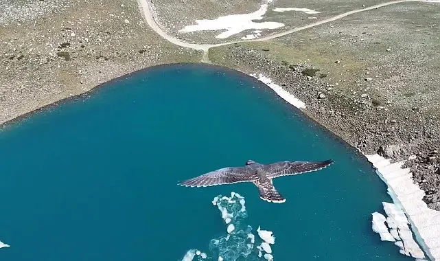 Uludağ'ın buzul gölleri taştı: Yaz ortasında kutup manzaraları