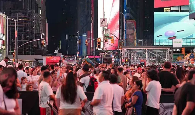 Times Meydanı Topu, ABD'nin bağımsızlığının 250'nci yıl dönümü için ilk kez 4 Temmuz'da indirildi