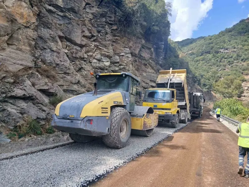 Aydın genelinde 17 ilçede eş zamanlı yol seferberliği sürüyor