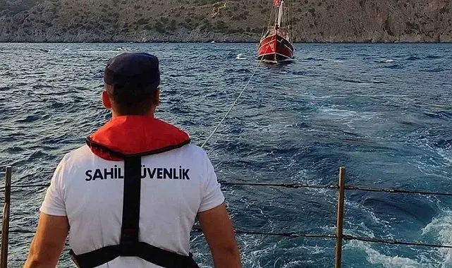 Arızalanan yat, Sahil Güvenlik ekipleri tarafından kurtarıldı