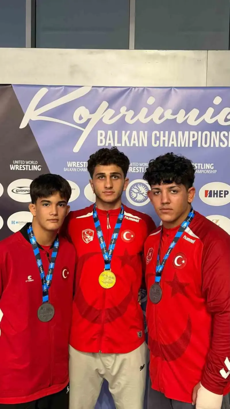 Bursa Büyükşehir Belediyesporlu güreşçilerden Hırvatistan'da 3 madalya