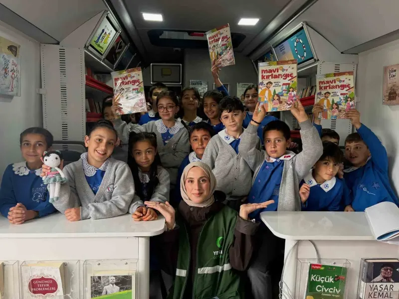 Yeşilay Kars Şubesi öğrencilere kitap sevgisi ve sağlıklı yaşamı anlattı