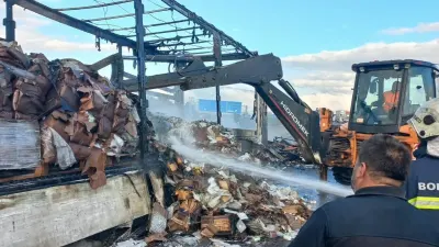 Bolu'da TEM Otoyolu'nda kişisel bakım ürünleri taşıyan tırın dorsesi alevlere teslim oldu