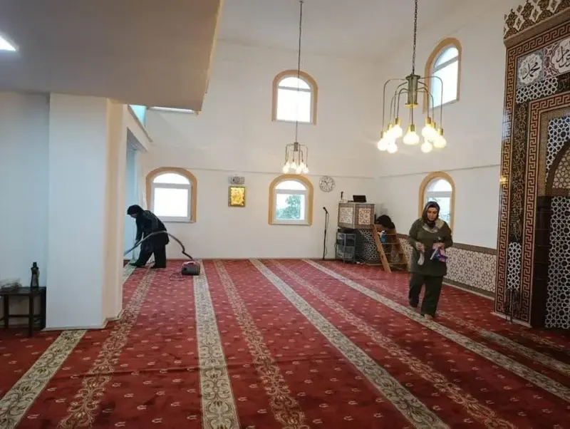 Sinop te mahalleli kadınlardan imece usulü cami temizliği