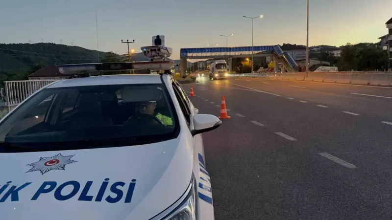 Düzce'de trafik denetimlerinde 913 sürücüye ceza kesildi