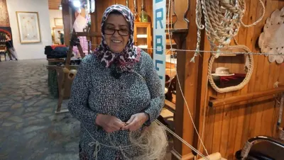 İzmir'de Asırlık Urgan Sanatını Yaşatan 66 Yaşındaki Kadın Usta