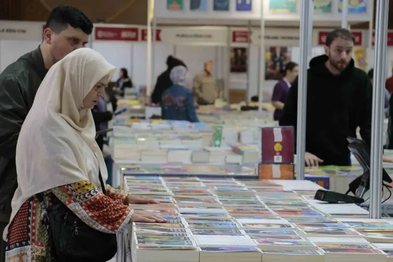 On Altıncı Uluslararası Kocaeli Kitap Fuarı Kapılarını Ziyaretçilere Açtı