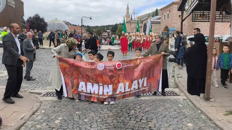 Tokat'ta Minik Öğrencilerden Osmanlı Geleneği Amin Alayı Yürüyüşü