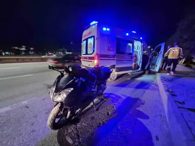 Eskişehir'de Otomobile Çarpan Motosiklet Sürücüsü Yaralandı