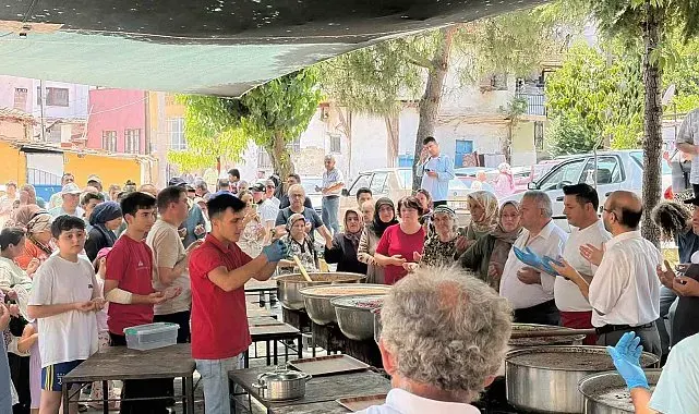 Güroluk Mahallesi'nde 34 yıllık aşure geleneği yaşatılıyor