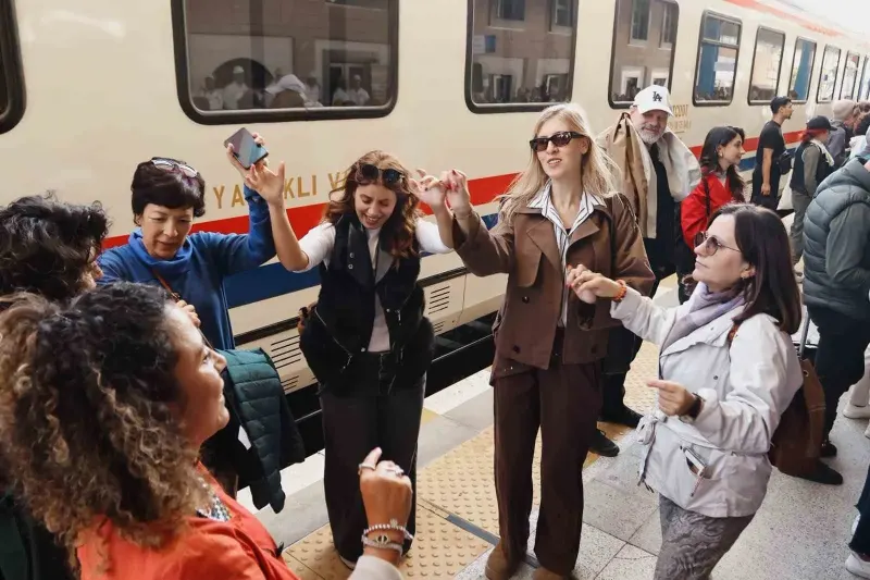 Turistik Karaelmas Ekspresi Yeni Seferine Başladı