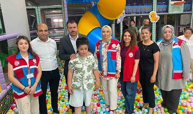 Osmaniye'de özel bireyler karne sevincini şenlikle yaşadı