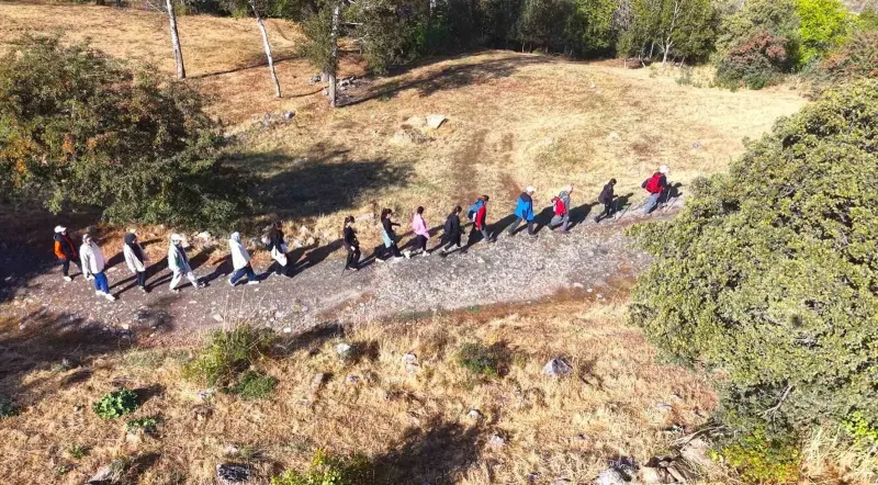 Muş'ta Doğaseverler Dünya Yürüyüş Günü İçin 10 Kilometre Yürüdü